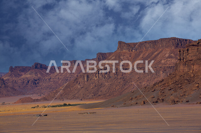 التكوينات والتشكيلات الصخرية الطبيعية في مدينة العلا بالمملكة العربية السعودية، المعالم التاريخية الأثرية السياحية، جمال الطبيعة الصحراوية، الجبال الصخرية في محافظة العلا، السياحة في السعودية