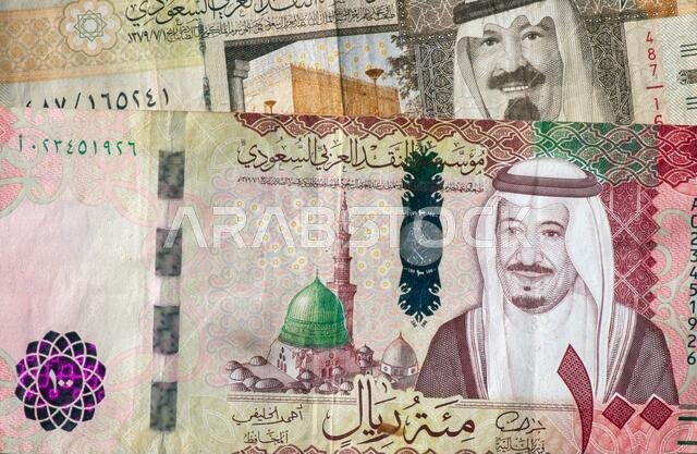 Money, banknote of Saudi Arabia Riyals in shallow focus.