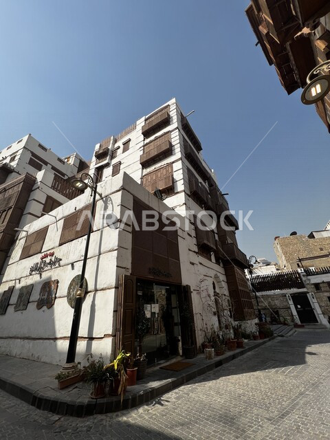 المباني الأثرية في البلد التاريخي في مدينة جدة بالمملكة العربية السعودية، التصميم المعماري العربي القديم، حواري البلد التاريخي في جدة، المباني الأثرية، المعالم التاريخية في جدة، السياحة في السعودية