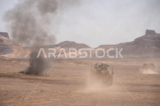 210309-M-QM580-1084 تبوك، المملكة العربية السعودية (9 مارس 2021) - قام جنود مشاة البحرية الأمريكية التابعون للفريق المشترك المضاد للدروع 2، سرية الأسلحة، فريق الإنزال الكتيبة 1/4، وحدة المشاة البحرية الاستكشافية الخامسة عشرة، بمناورة مركبات تكتيكية خفيفة مشتركة خلال تدريب قتالي برمائي مسرحي (TACR) في تبوك، المملكة العربية السعودية، في 9 مارس. يدمج هذا التدريب أصول البحرية الأمريكية ومشاة البحرية لممارسة مجموعة من القدرات القتالية الحاسمة المتاحة للقيادة المركزية الأمريكية.