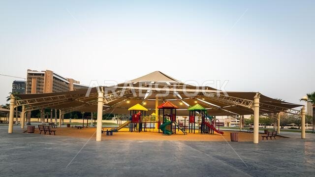 منطقة لعب الأطفال في حديقة كورنيش الخبر في المملكة العربية السعودية.