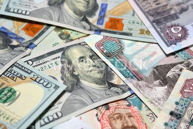 العملة السعودية مقابل العملة الأمريكية والعملة المصرية. عملة غير واضحة. سعر صرف الريال السعودي والجنيه المصري والدولار الأمريكي