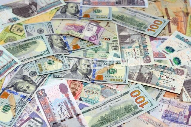العملة السعودية مقابل العملة الأمريكية والعملة المصرية. عملة غير واضحة. سعر صرف الريال السعودي والجنيه المصري والدولار الأمريكي العملة السعودية مقابل العملة الأمريكية والعملة المصرية. عملة غير واضحة. سعر صرف الريال السعودي والجنيه المصري والدولار الأمريكي