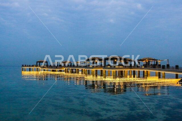 كورنيش جدة يستحق شهرته، فهو يضم العديد من الفنادق والمطاعم والمقاهي من فئة الخمس نجوم. المملكة العربية السعودية