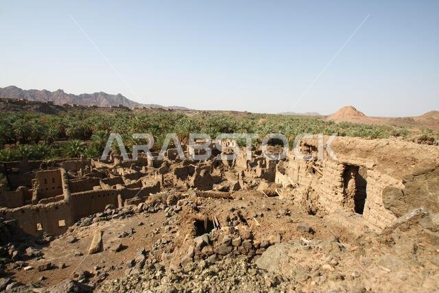 تقع خيبر شمال المدينة المنورة في الحجاز. قبل ظهور الإسلام في القرن السابع الميلادي، كان يسكنها العرب الأصليون، بالإضافة إلى اليهود. تقع خيبر شمال المدينة المنورة في الحجاز. قبل ظهور الإسلام في القرن السابع الميلادي، كان يسكنها العرب الأصليون، بالإضافة إلى اليهود.