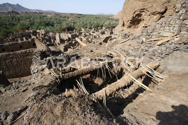 تقع خيبر شمال المدينة المنورة في الحجاز. قبل ظهور الإسلام في القرن السابع الميلادي، كان يسكنها العرب الأصليون، بالإضافة إلى اليهود. تقع خيبر شمال المدينة المنورة في الحجاز. قبل ظهور الإسلام في القرن السابع الميلادي، كان يسكنها العرب الأصليون، بالإضافة إلى اليهود.