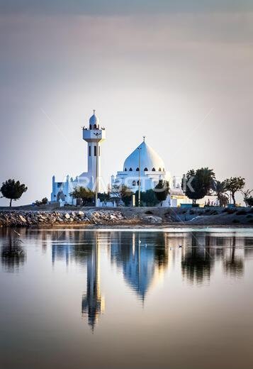 مسجد كورنيش الخبر الجميل في المملكة العربية السعودية.