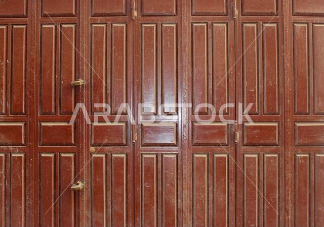 ملمس باب خشبي قديم في مدينة جدة التاريخية
