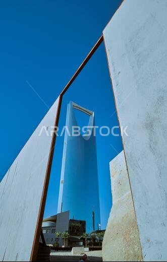 the kingdom tower riyadh the most famous building in Riyadh city