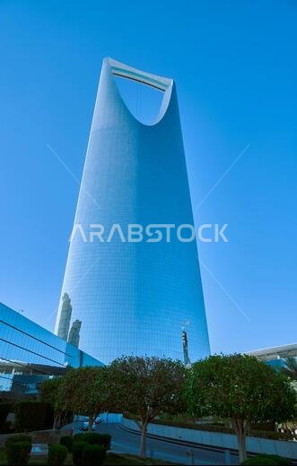 the kingdom tower riyadh the most famous building in Riyadh city