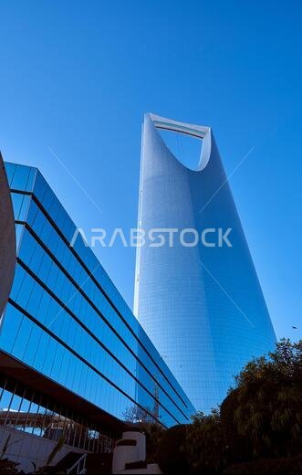 the kingdom tower riyadh the most famous building in Riyadh city