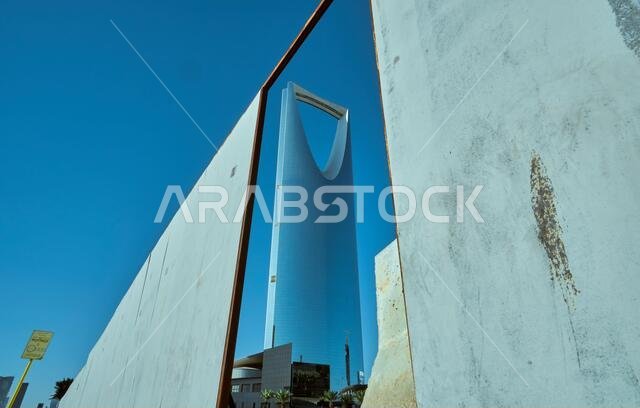 kingdom tower riyadh the best known building in the city