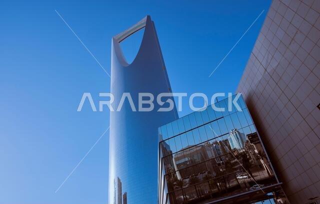 the kingdom tower riyadh the most famous building in Riyadh city