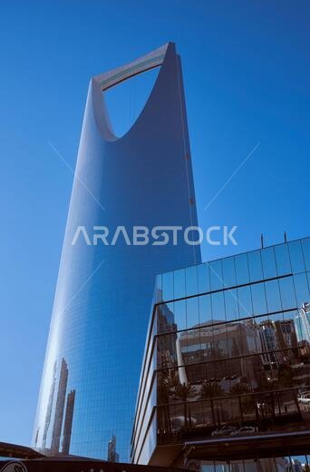 the kingdom tower riyadh the most famous building in Riyadh city