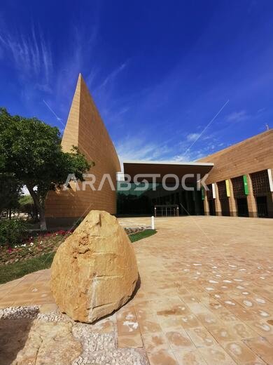 الرياض، المملكة العربية السعودية - ٢٦ ديسمبر ٢٠٢٠: مدخل مركز الملك عبد العزيز التاريخي والمتحف الوطني خالٍ من الزوار بسبب قيود فيروس كورونا الرياض، المملكة العربية السعودية - ٢٦ ديسمبر ٢٠٢٠: مدخل مركز الملك عبد العزيز التاريخي والمتحف الوطني خالٍ من الزوار بسبب قيود فيروس كورونا