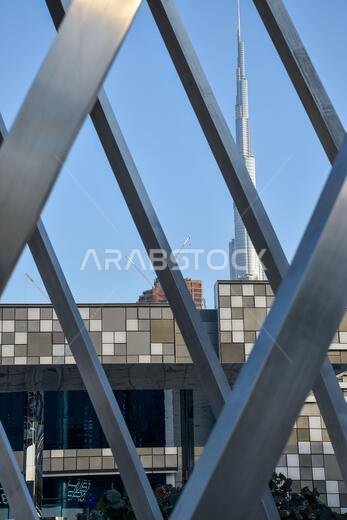 برج خليفة، ناطحة السحاب الشهيرة، من زاوية مختلفة