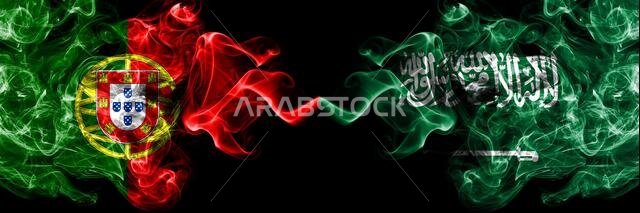 البرتغال، البرتغال ضد السعودية، أعلام عربية ضبابية غامضة موضوعة جنباً إلى جنب. أعلام دخانية كثيفة الألوان حريرية تجريدية. البرتغال، البرتغال ضد السعودية، أعلام عربية ضبابية غامضة موضوعة جنباً إلى جنب. أعلام دخانية كثيفة الألوان حريرية تجريدية.