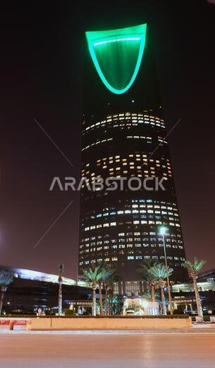 kingdom tower riyadh the landmark building of the saudi capital