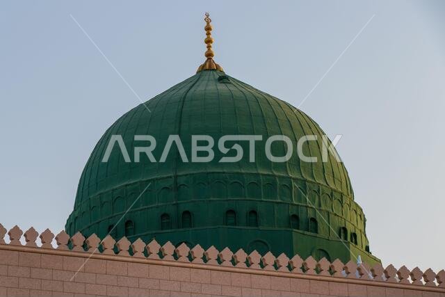 قبة المسجد النبوي أو مسجد النبي محمد في المدينة المنورة، المملكة العربية السعودية.
