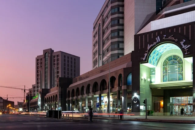 شارع البطحاء في الرياض وقت الغسق شارع البطحاء في الرياض وقت الغسق