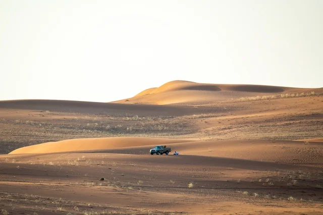 Off Road SUV in Nafud Desert Sand Dunes Off Road SUV in Nafud Desert Sand Dunes