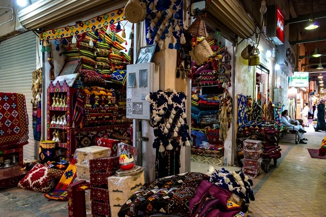محل تراثي شعبي في سوق الزل بالرياض