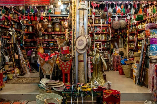 محل تحف تراثية في سوق الزل بالرياض