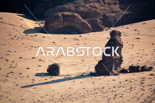 التكوينات الصخرية في صحراء العلا بالسعودية