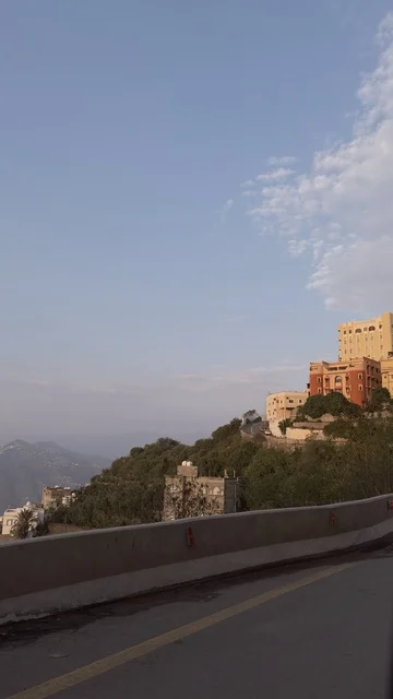 طريق جبال فيفاء والمباني الجبلية في جازان السعودية