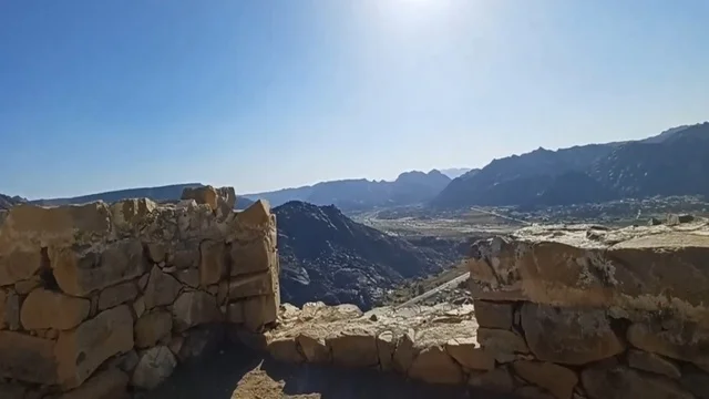 قلعة رعوم نجران والآثار الحجرية الجبلية