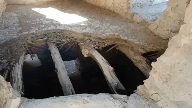 الأنقاض الداخلية لقلعة رعوم في نجران