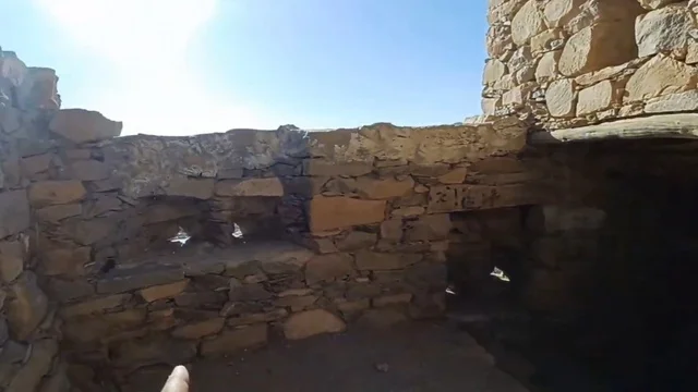 الآثار الحجرية لقلعة رعوم في نجران السعودية