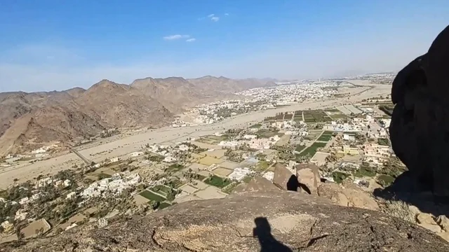 إطلالة جبل رعوم على وادي نجران