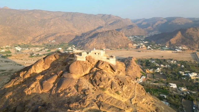 لقطة جوية لقلعة رعوم التاريخية في نجران السعودية