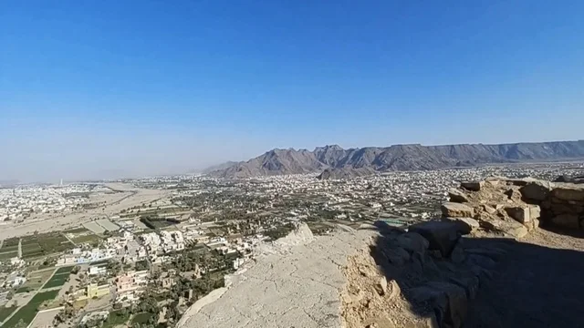 قلعة رعوم الأثرية المطلة على مدينة نجران السعودية