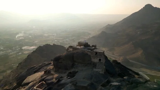 قلعة رعوم في نجران لقطة جوية جبلية