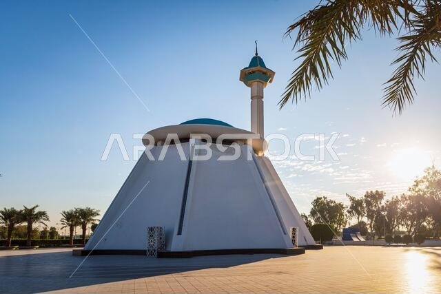 منظر غروب الشمس الخلاب في حديقة الملك فهد بالدمام، المملكة العربية السعودية. منظر غروب الشمس الخلاب في حديقة الملك فهد بالدمام، المملكة العربية السعودية.