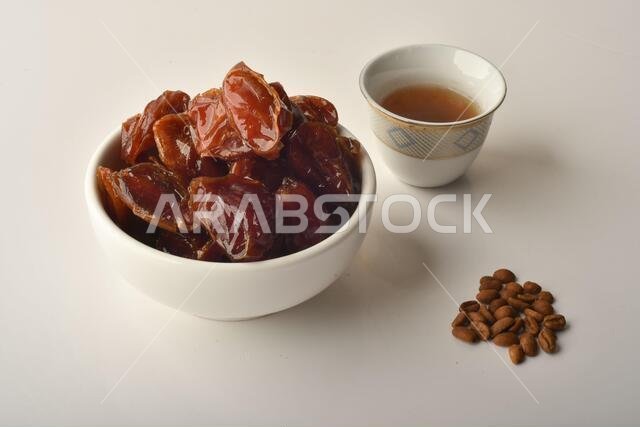 تمور النخيل، المشهورة بها في مناطق [القطيف، القصيم، الخرج والأحساء] في المملكة العربية السعودية.