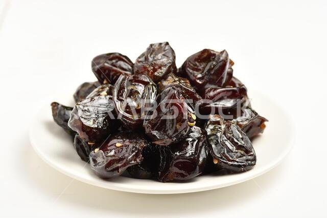 تمور النخيل، المشهورة بها في مناطق [القطيف، القصيم، الخرج والأحساء] في المملكة العربية السعودية.