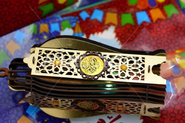 ترجمة نص عربي (رمضان كريم، رمضان كريم سعيد)، مع زينة احتفالية، فانوس رمضان، احتفال بالصيام
