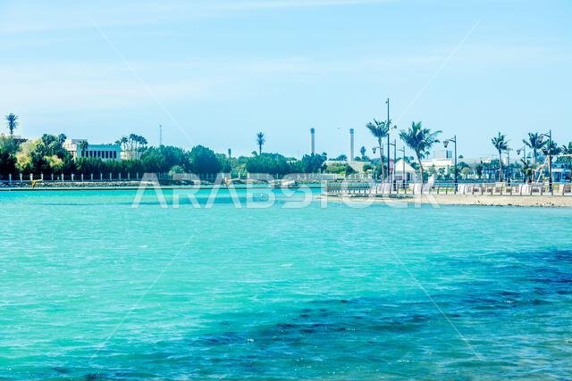 إطلالة على بحيرة شاطئ كورنيش الحمراء، جدة، المملكة العربية السعودية