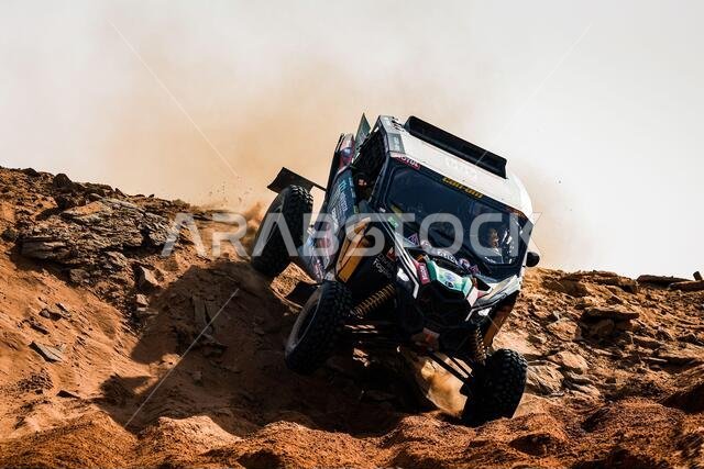 Neom, Saudi Arabia. 11th Jan, 2021. 404 Varela Reinaldo (bra), Justo Maykel (bra), Can-Am, Monster Engery Can-Am, Motul, SSV Series - T4, action during the 8th stage of the Dakar 2021 between Sakaka and Neom, in Saudi Arabia on January 11, 2021 - Photo Florent Gooden/DPPI/LM Credit: Gruppo Editoriale LiveMedia/Alamy Live News