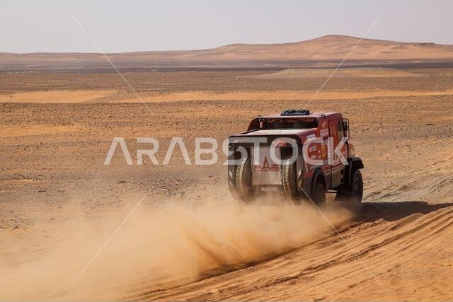 نيوم، المملكة العربية السعودية. ١١ يناير ٢٠٢١. ٥٠٥ فيشنوسكي أليكسي (يسار)، نوفيكاو ماكسيم (يسار)، ساتشوك سيرغي (يسار)، ماز، ماز-سبورت أوتو، شاحنة، خلال المرحلة الثامنة من رالي داكار ٢٠٢١ بين سكاكا ونيوم، في المملكة العربية السعودية بتاريخ ١١ يناير ٢٠٢١ - صورة فلورنت غودن/DPPI/LM. حقوق الصورة: Gruppo Editoriale LiveMedia/Alamy Live News