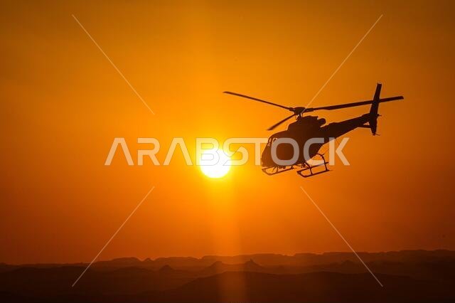 وادي الدواسر، المملكة العربية السعودية. 5 يناير 2021. غروب الشمس، مروحية خلال المرحلة الثالثة من رالي داكار 2021 بين وادي الدواسر ووادي الدواسر، في المملكة العربية السعودية في 5 يناير 2021 - صورة إريك فارغيولو/DPPI/LM. حقوق الصورة: Gruppo Editoriale LiveMedia/Alamy Live News وادي الدواسر، المملكة العربية السعودية. 5 يناير 2021. غروب الشمس، مروحية خلال المرحلة الثالثة من رالي داكار 2021 بين وادي الدواسر ووادي الدواسر، في المملكة العربية السعودية في 5 يناير 2021 - صورة إريك فارغيولو/DPPI/LM. حقوق الصورة: Gruppo Editoriale LiveMedia/Alamy Live News
