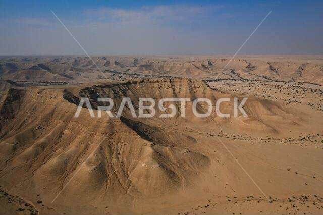 مشهد طبيعي خلال المرحلة الرابعة من رالي داكار 2021 بين وادي الدواسر والرياض، في المملكة العربية السعودية، بتاريخ 6 يناير 2021 - صورة: إريك فارغيولو / DPPI / LM