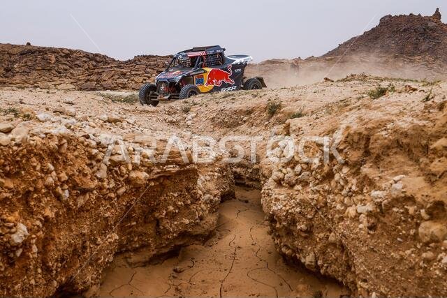 Buraydah, Saudi Arabia. 07th Jan, 2021. 383 Quintero Seth (usa), Zenz Dennis (deu), OT3, Red Bull Off-Road Team USA, Light Weight Vehicles Prototype - T3, action during the 5th stage of the Dakar 2021 between Riyadh and Buraydah, in Saudi Arabia on January 7, 2021 - Photo Florent Gooden/DPPI/LM Credit: Gruppo Editoriale LiveMedia/Alamy Live News Buraydah, Saudi Arabia. 07th Jan, 2021. 383 Quintero Seth (usa), Zenz Dennis (deu), OT3, Red Bull Off-Road Team USA, Light Weight Vehicles Prototype - T3, action during the 5th stage of the Dakar 2021 between Riyadh and Buraydah, in Saudi Arabia on January 7, 2021 - Photo Florent Gooden/DPPI/LM Credit: Gruppo Editoriale LiveMedia/Alamy Live News