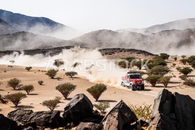 504 لوبرايس أليس (جمهورية التشيك)، بوكورا بيتر (جمهورية التشيك)، الكندي خالد (جمهورية السعودية)، براغا، إنستافوركس لوبرايس براغا، شاحنة، خلال المرحلة الرابعة من رالي داكار 2021 بين وادي الدواسر والرياض، في المملكة العربية السعودية في 6 يناير 2021 - صورة أنتونين فنسنت / DPPI / LM
