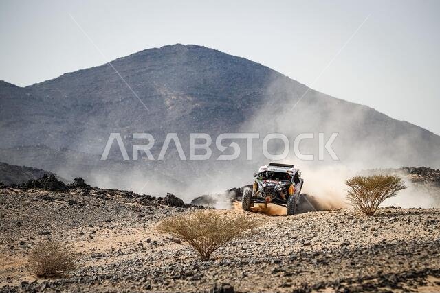 401 Lopez Contardo Francisco (chl), Latrach Vinagre Juan Pablo (chl), Can-Am, South Racing Can-Am, Motul, SSV Series - T4, action during the 4th stage of the Dakar 2021 between Wadi Al Dawasir and Riyadh, in Saudi Arabia on January 6, 2021 - Photo Antonin Vincent / DPPI / LM