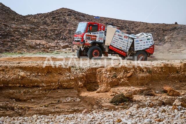 Buraydah, Saudi Arabia. 07th Jan, 2021. 508 Sugawara Teruhito (jpn), Somemiya Hirokazu (jpn), Mochizuki Yuji (jpn), Hino, Hino Team Sugawara, Camion, Truck, action during the 5th stage of the Dakar 2021 between Riyadh and Buraydah, in Saudi Arabia on January 7, 2021 - Photo Florent Gooden/DPPI/LM Credit: Gruppo Editoriale LiveMedia/Alamy Live News