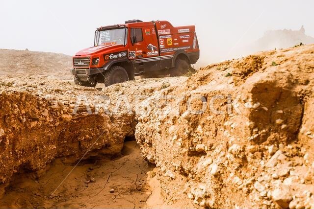 بريدة، المملكة العربية السعودية. 7 يناير 2021. 502 فيازوفيتش سيرغي (يسار)، هارانين بافيل (يسار)، زاباروشانكا أنطون (يسار)، ماز، ماز-سبورت أوتو، شاحنة، خلال المرحلة الخامسة من رالي داكار 2021 بين الرياض وبريدة، في المملكة العربية السعودية في 7 يناير 2021 - صورة فلورنت غودن/DPPI/LM. حقوق الصورة: Gruppo Editoriale LiveMedia/Alamy Live News
